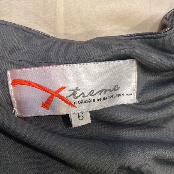 One shoulder beaded metallic gown. Fitted silhouette. - Picture 10 of 13